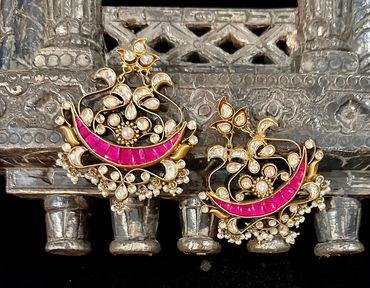 Earring with gold plated and gemstones.