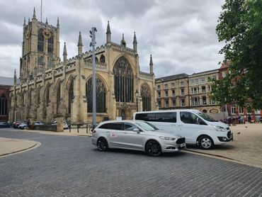 car and mini bus outside Hull minster 