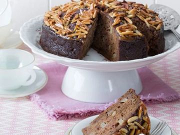 Apple Date Cake