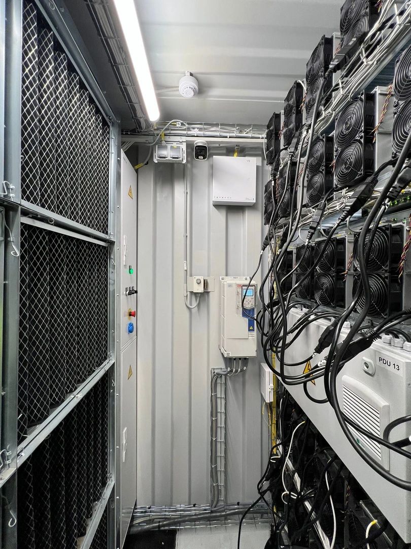 Custom HPC, AI, GPU, Crypto, Bitcoin mining containers with 24x7 remote management & monitoring
