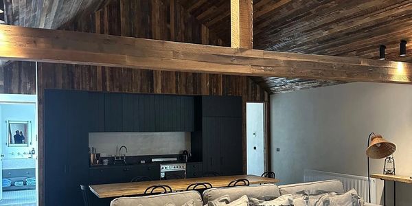 Modern tones using recycled hardwood timbers