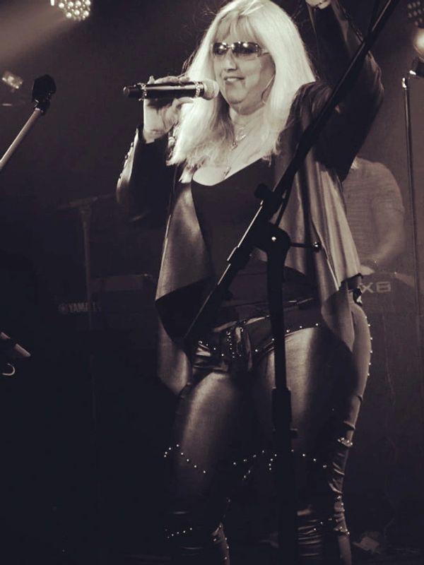 With a voice that effortlessly navigates the soaring melodies and raw intensity of classic rock anth