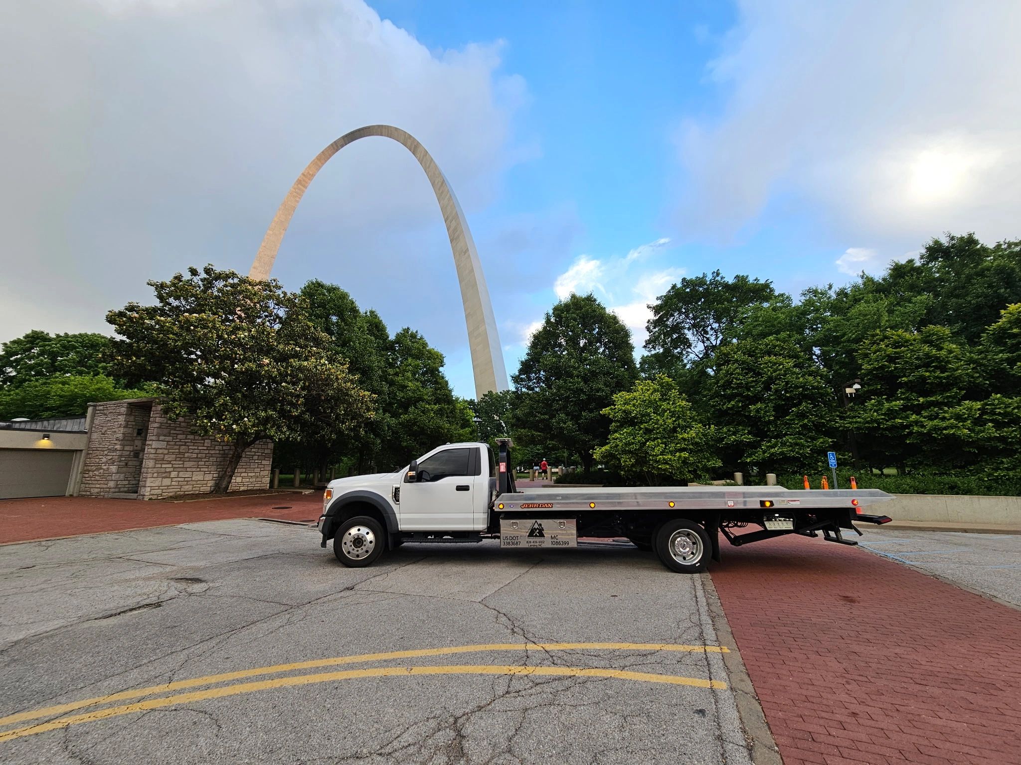 Those Guys Towing & Recovery, LLC logo