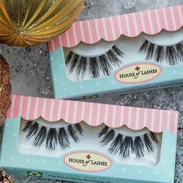 Eyelashes box