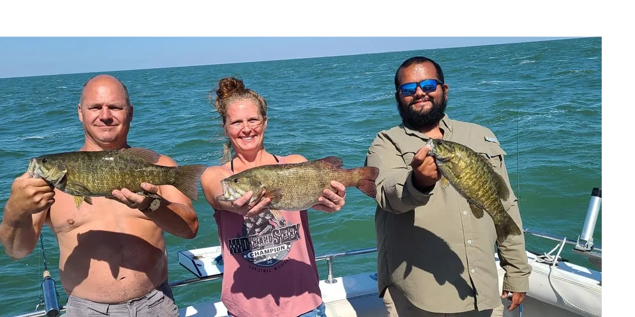 A true 7lb plus Lake Erie smallmouth bass - Lake Erie Buffalo NY Fishing  Charters