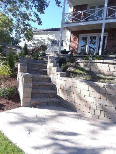 French style paver steps and garden wall, Belgard pavers, Shelton wall pavers, Dublin cobble pavers,