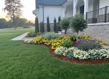 landscaping design, landscaping designer, patioo brick mulch and flowers
