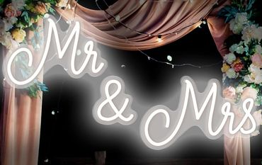 "Mr & Mrs" neon sign