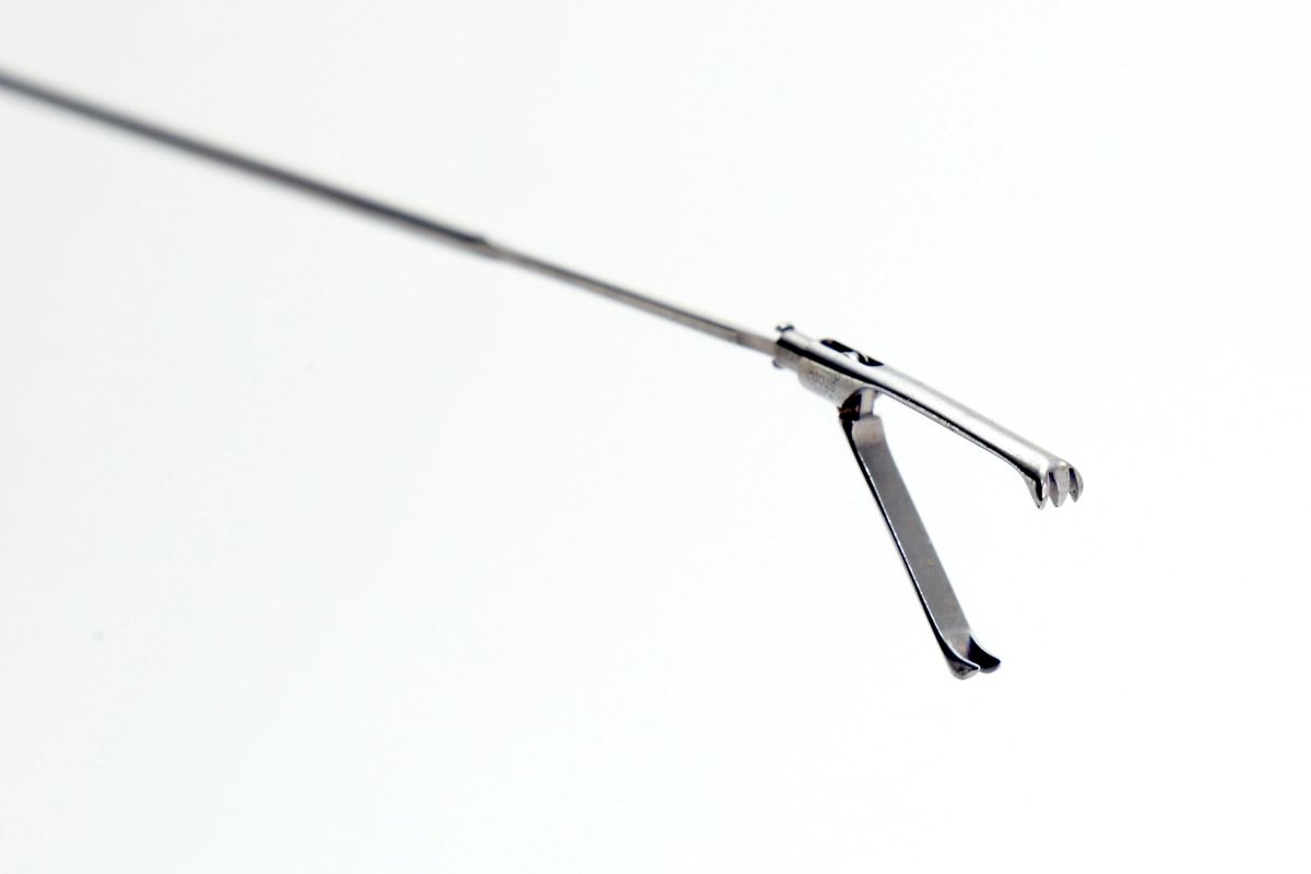 Karl Storz 33310FM 5mm x 36cm Claw Forceps Insert 2 x 3 teeth NEW!