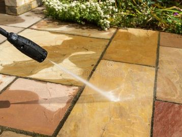 professional pressure washing service 