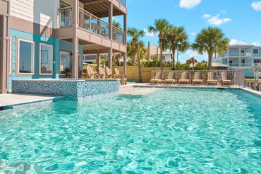 Sun shelf entry of turquoise swimming pool and spa at Serenity Cove in Florida