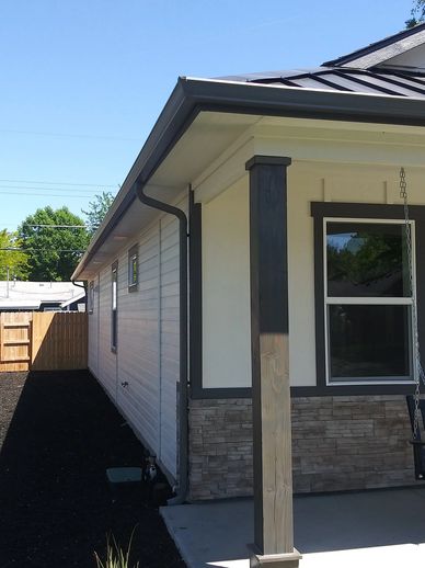  Seamless aluminum rain gutter installation. Meridian, Idaho.