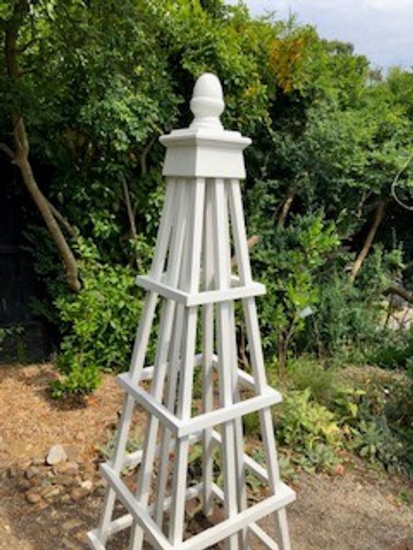 Garden obelisk with eight legs and external rails