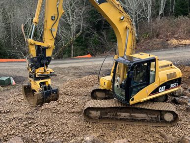 Placing boulders with our cat 315 CL equipped with an Engcon grapple and rotator