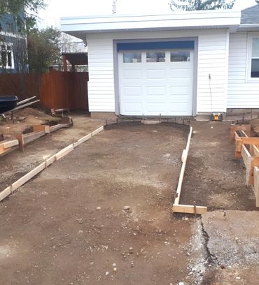 Plywood forms for concrete foundation
