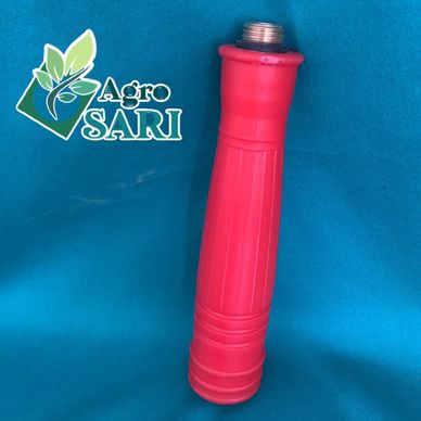 Mango plástico rojo para herramientas agrícolas.