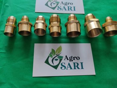 Conectores metálicos con tarjeta de Agro Sari.
