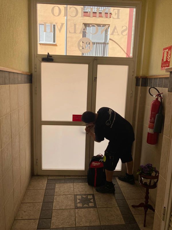 Reparación cerradura eléctrica Portal Santa Cruz