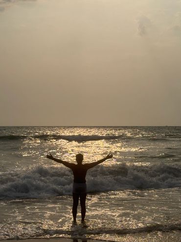 Arms open to the Arabian Sea,
Meditation