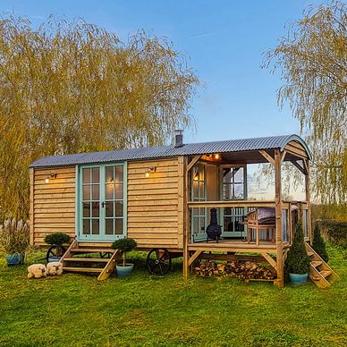 luxury wooden english shepherds hut
