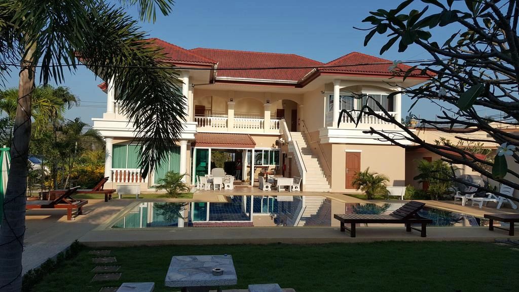 East Shore Pattaya Resort in Nong Prue, Thailand