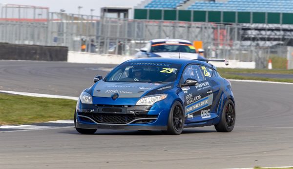Sarah Dennis behind the wheel of Puretrack Racing Megane