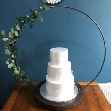 80cm black hoop cake stand in 10mm solid steel and 45cm round rustic base on a plinth with foliage