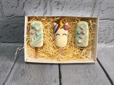 Presentation box of 3 unicorn cakesiccles