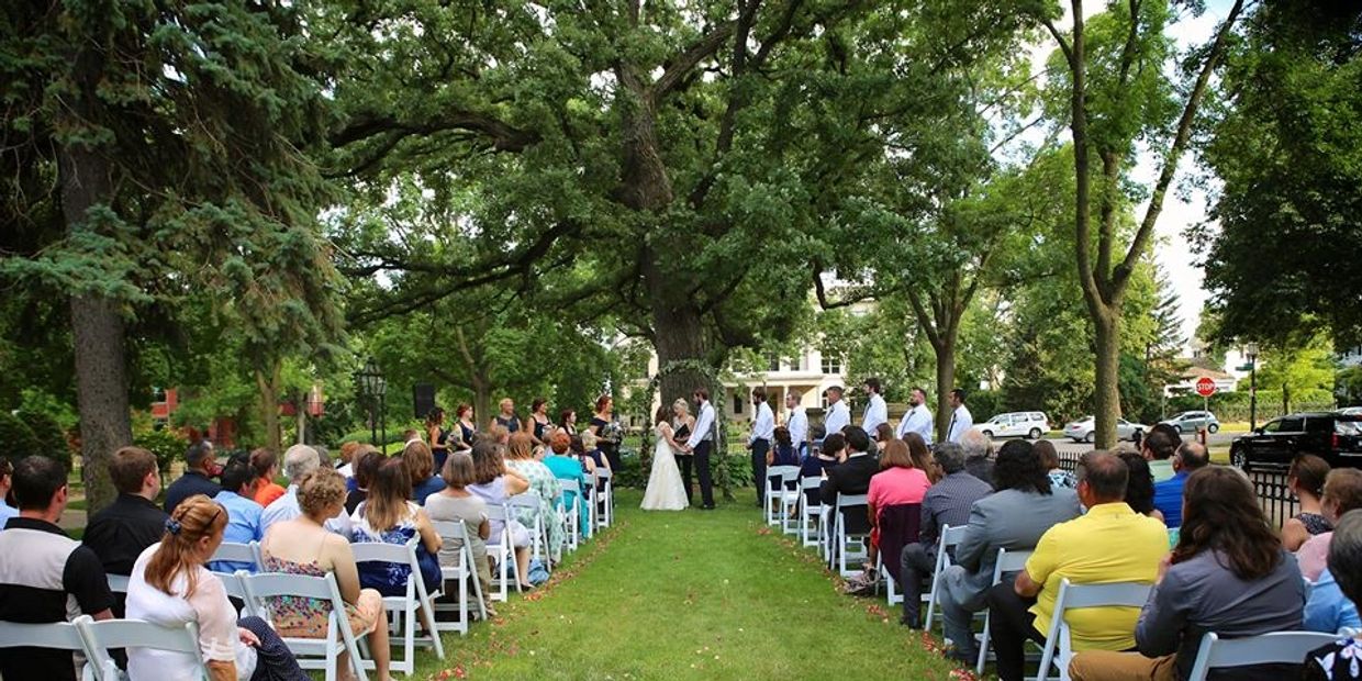 best outdoor Wedding reception venue MN summit manor St Paul unique catering mansion Minneapolis 