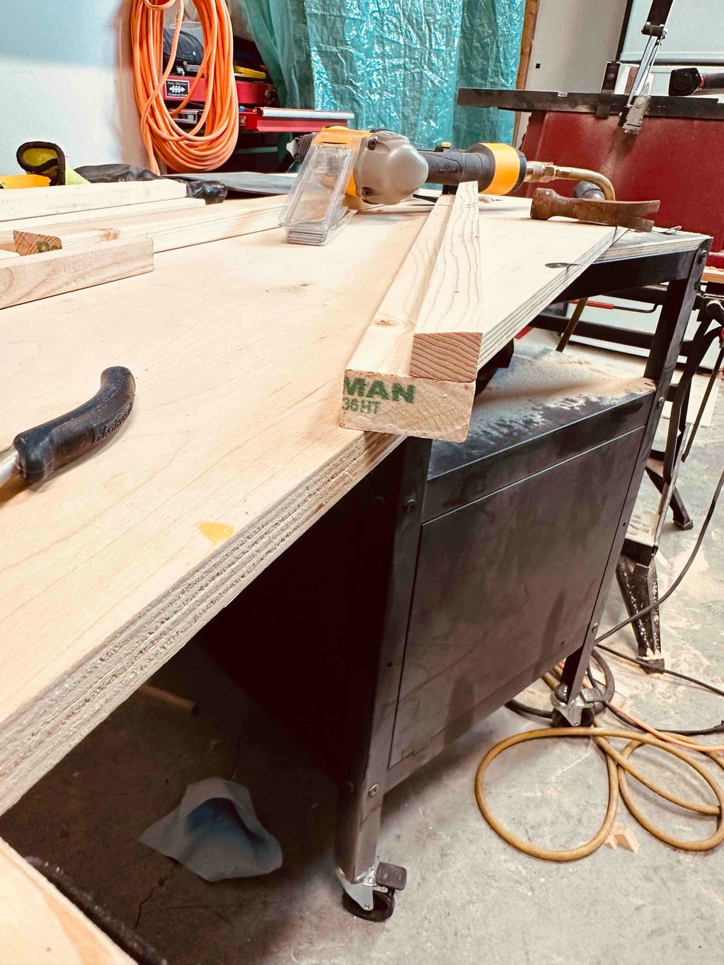 Profile of canvas frame rail