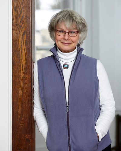 Dorna Schroeter Looking on the front