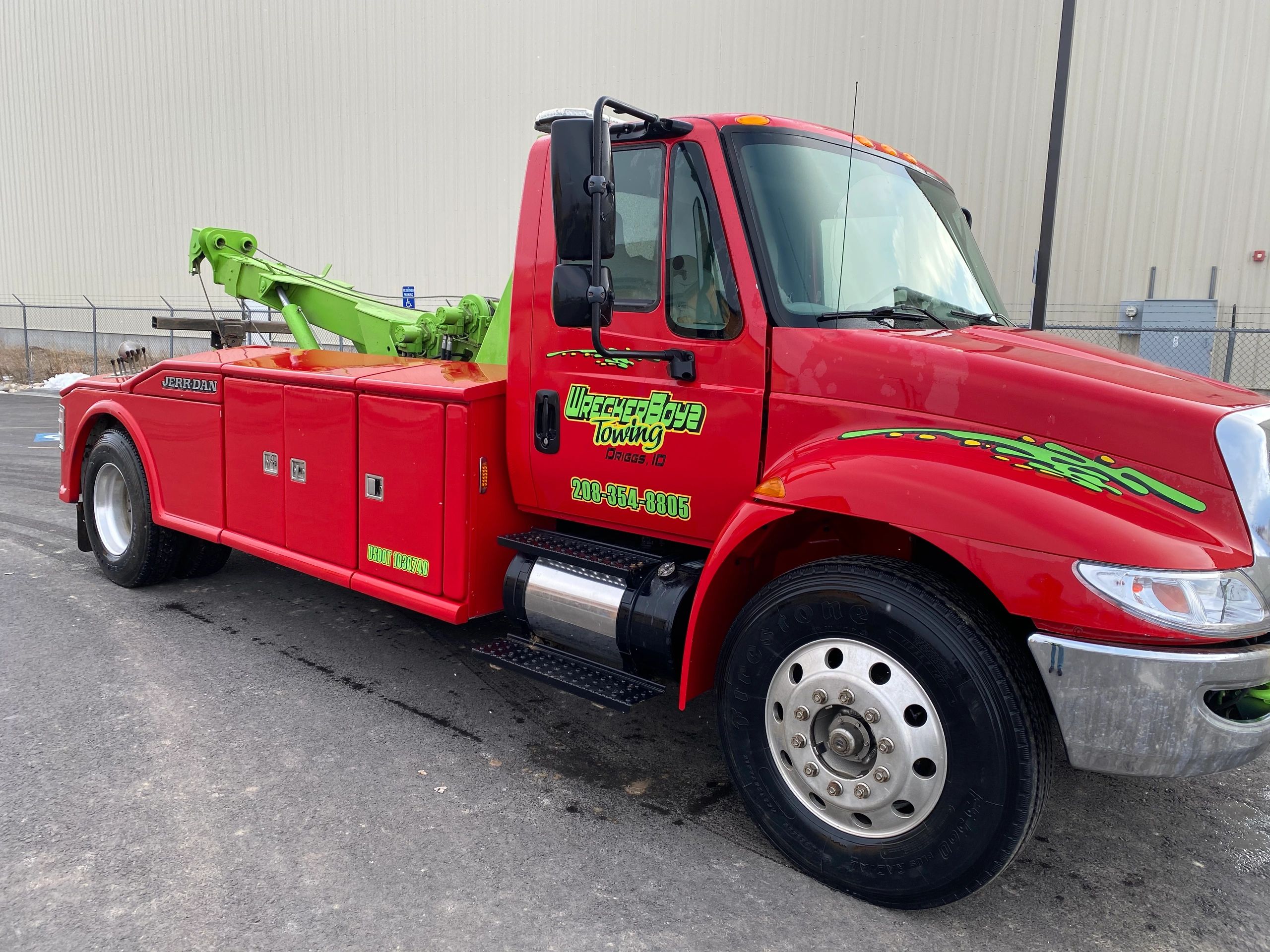 Wreckerboyz Towing logo