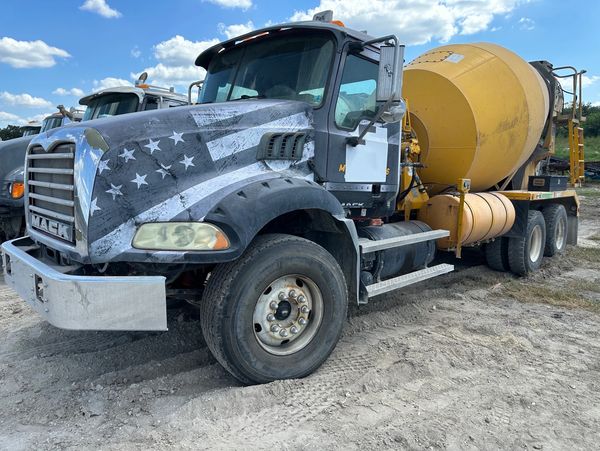 manual transmission 2009 mack gu813 mixer truck for sale