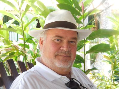Author Chris Thomas
