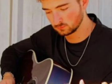 Good ole country music!  You will love this!