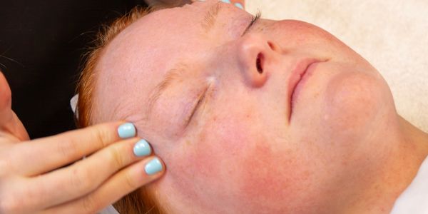 Relaxing and rejuvenating facial 