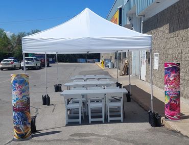 Tente style Pop up - 10 à 20 personnes 115$ à 450.00$ Contactez nous pour une soumission détaillée.