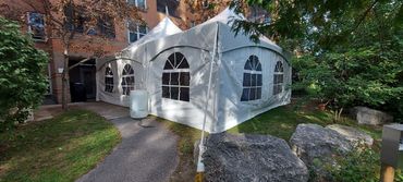 Tente marquise   20 à 180 personnes .  250.00$ à 2200.00$ - Contactez nous pour un devis détaillé