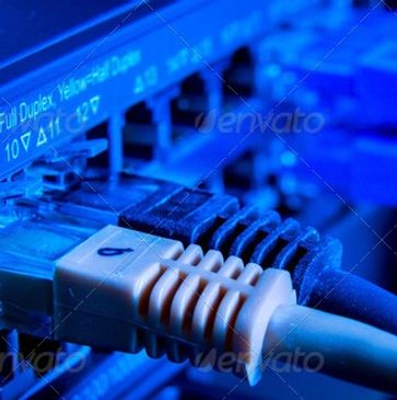  Installation et organisation de câblage structuré (Cat5e, Cat6, fibre), incluant conduits