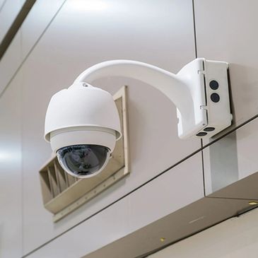 Installation professionnelle de caméras IP intérieures et extérieures, incluant positionnement optim