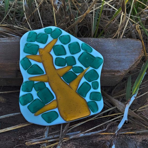 Tree With Boxy Green Leaves
Beryl Brenner
6" h x 5" w
Fused Glass
2021