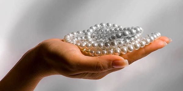 Display of beautiful pearls.
