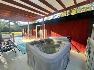 PRIVATE HOT TUB