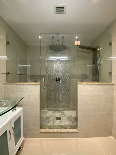 Frameless shower door