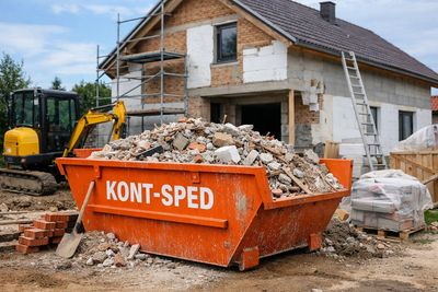 Sittszállító konténer kihelyezése Érden, bontási munkák közben keletkezett törmelékkel