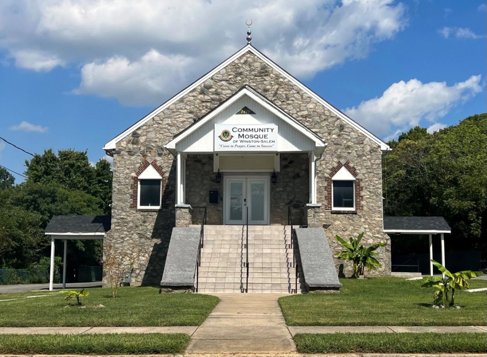 Community Mosque of Winston-Salem building and main entrance