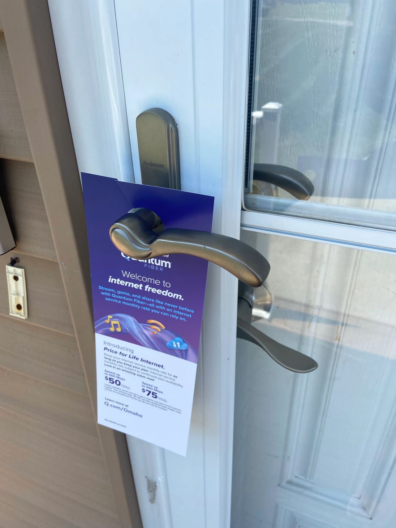 Kansas City boasts over 500,000 residents, a prime audience for targeted marketing efforts. Door Hanger Promotions in Missouri: Hyperlocal Marketing