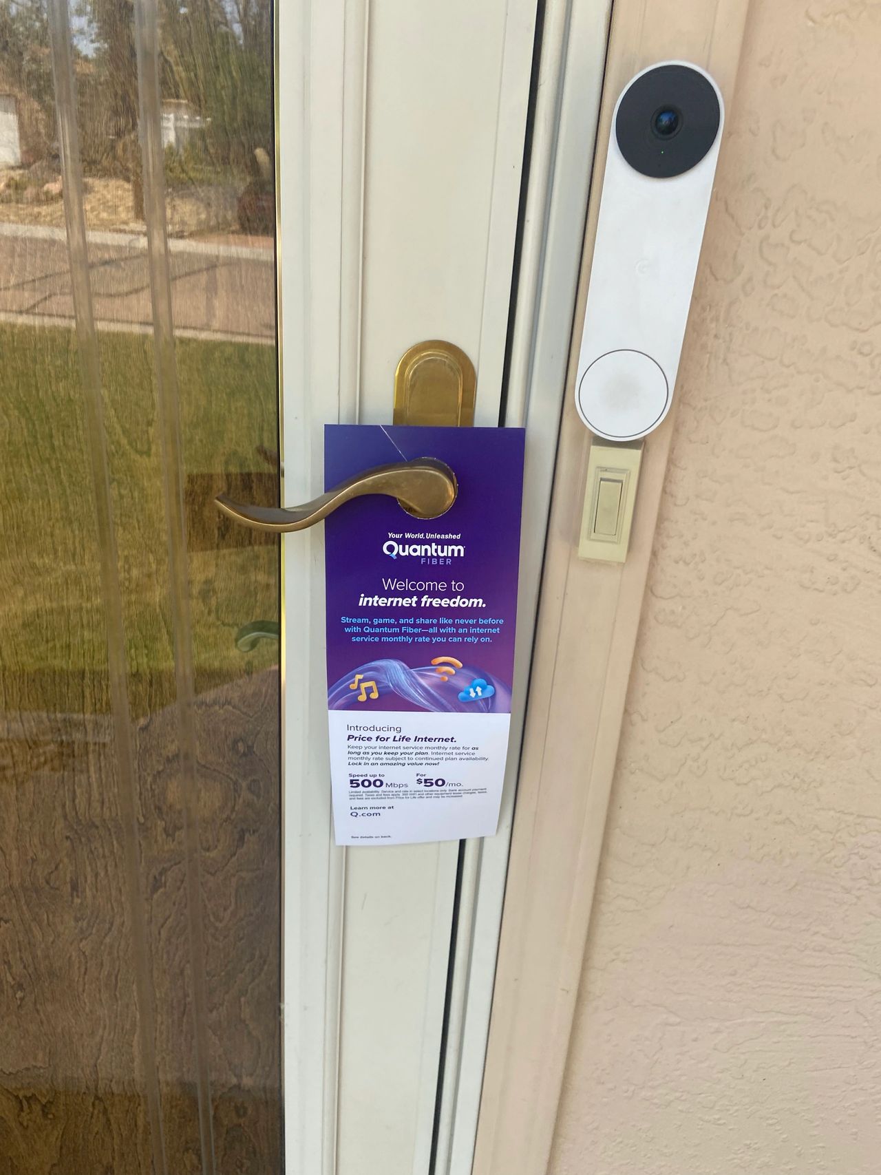 Las Vegas thrives with millions of annual visitors, contributing to vibrant, diverse neighborhoods. Door Hanger Promotions in Nevada: Hyperlocal Marketing