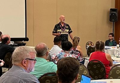 Tron Jordheim leading a session at an Hawai'ian business gathering