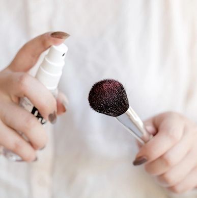 Make It Jess Masterclass cleaning makeup brushes